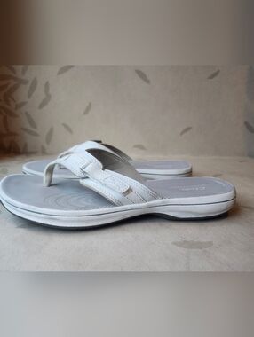 White Women's Casual Thong Sandals - Comfortable Everyday Flip Flops